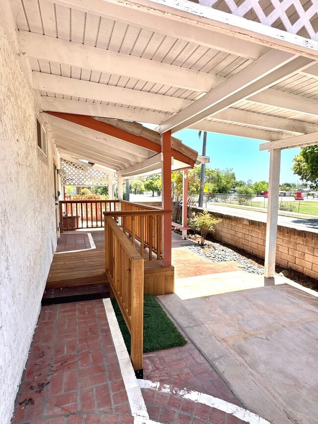 Building Photo - Desirable 4 bedroom home in Mountain View ...