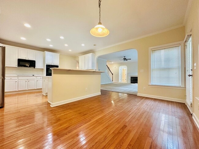 Building Photo - 5 BD, 4 BA Beautiful Wakefield Home