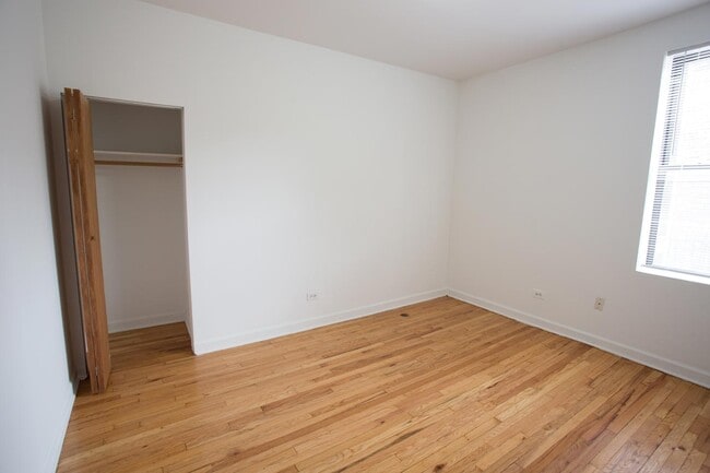 Interior Photo - 5416 S. Woodlawn Avenue
