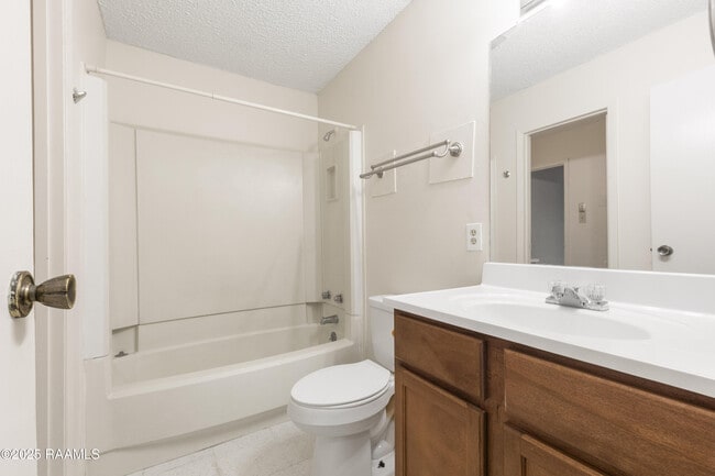 Building Photo - 504 Knollwood Cir