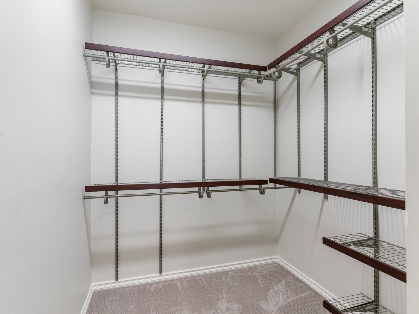 Building Photo - 1340 W Parade St