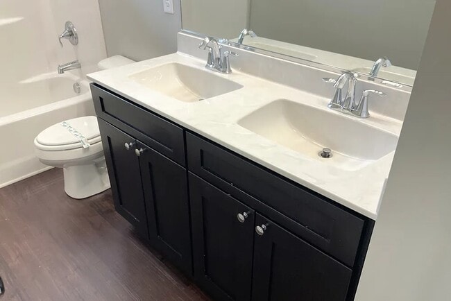 Building Photo - 271 Water Mill Rd