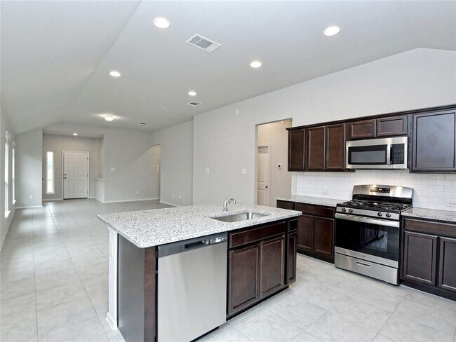 Building Photo - 208 Trailside Ln