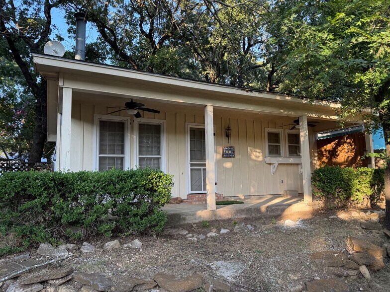 Primary Photo - 74 Live Oak St