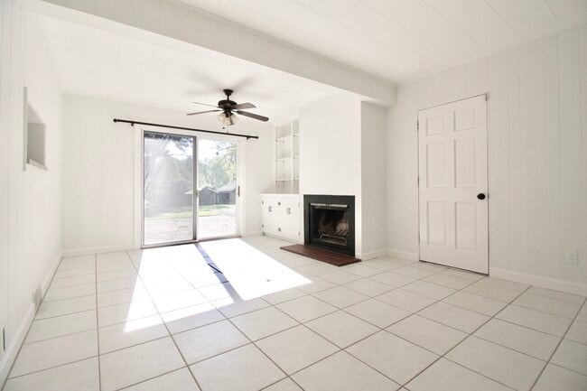 Building Photo - 203 Dorsey Way