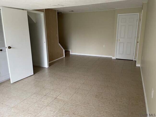 Building Photo - 433 Devon Dr