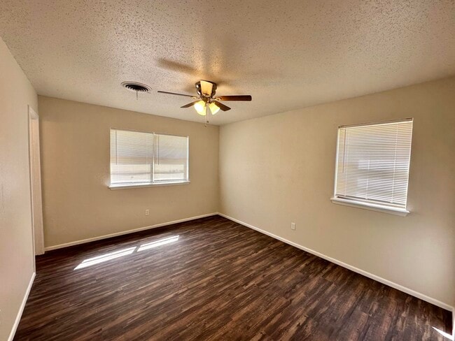 Building Photo - 1509 Elkhart Ave