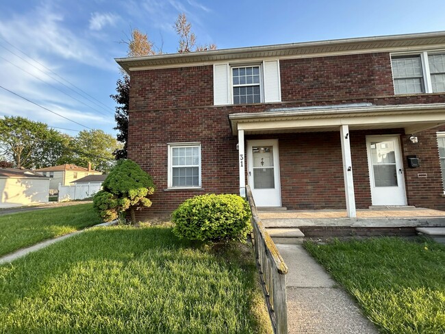 Primary Photo - 31 White St