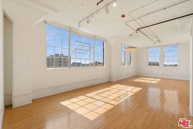 Building Photo - 420 San Pedro St