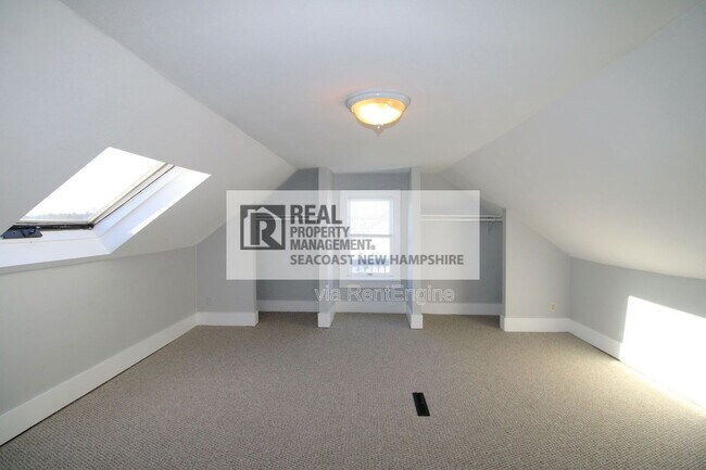 Building Photo - 10 Charles St