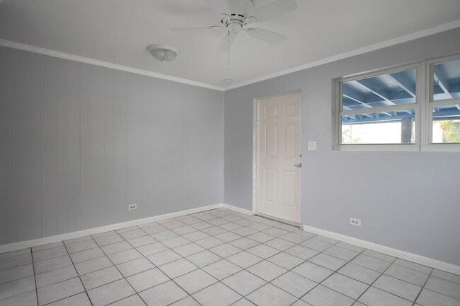 Building Photo - 2 Bedroom Apartment in Old Town