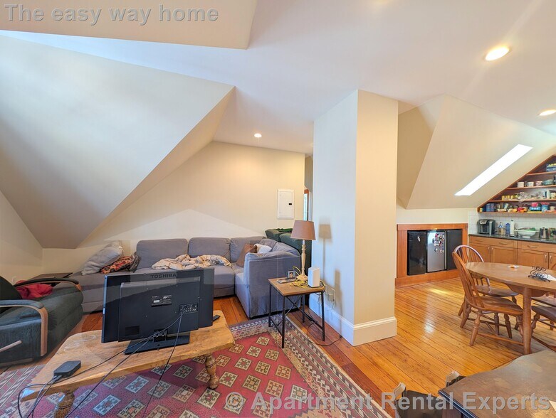 Building Photo - 36 Orchard St