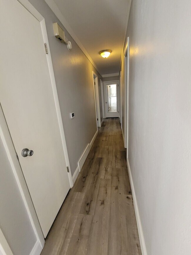 Building Photo - Gorgeous 4 Bedroom Home for Rent on Buckho...