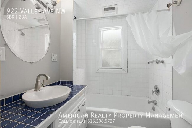 Building Photo - 922 Valley Ave NW