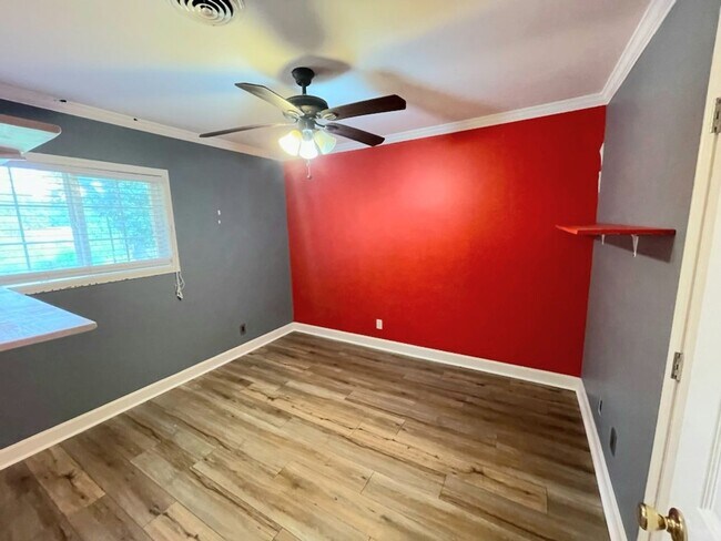 Building Photo - Beautiful home with lots of exterior space!