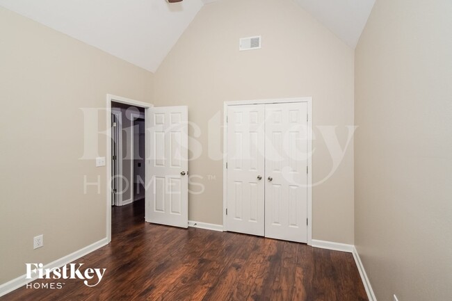 Building Photo - 129 Addison Dr