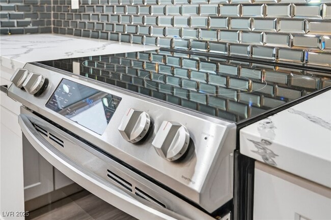 Building Photo - 333 S Tonopah Dr