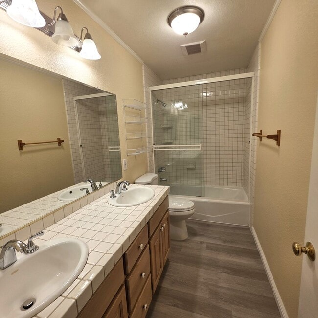 Building Photo - Cute 3BD/1.5BA Townhome with Great Commute location in Danville