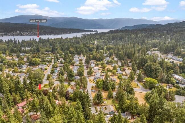Building Photo - Modern 4-Bedroom Retreat Near Lake Whatcom...