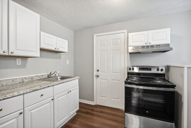 Building Photo - Large Near Downtown 3BR/1BA House For Rent