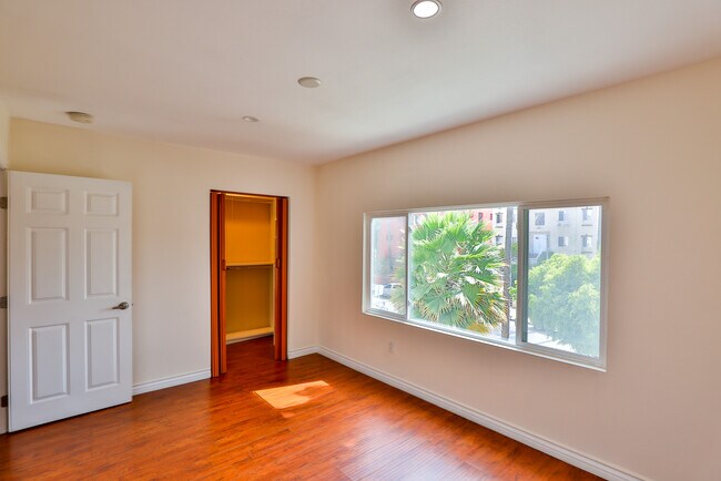 Building Photo - 141 N New Hampshire Ave