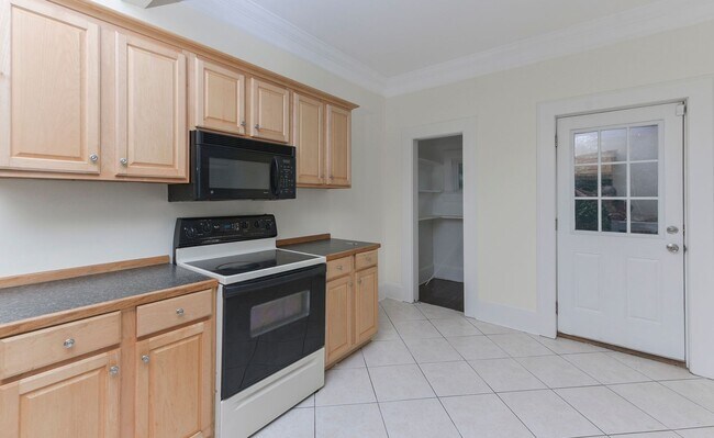 Building Photo - Cozy 3BR/2BA Home Steps from USC – PRE-LEA...