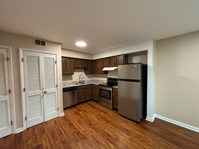 Building Photo - 1721 Donlee Dr
