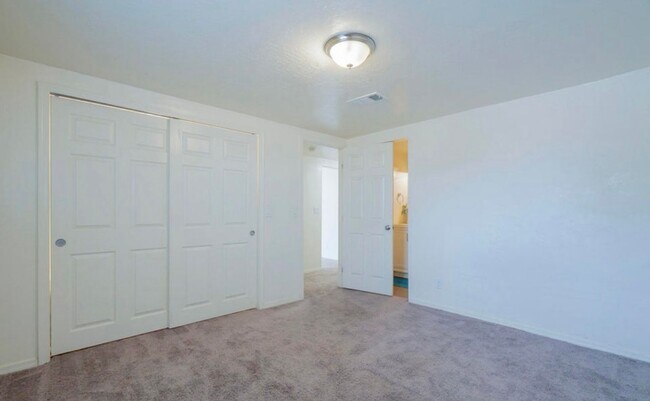 Building Photo - Remodeled 3 bed 2 bath home in Coolidge!