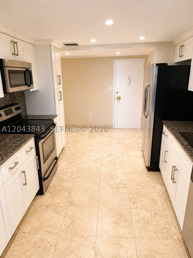 Building Photo - 5255 Collins Ave