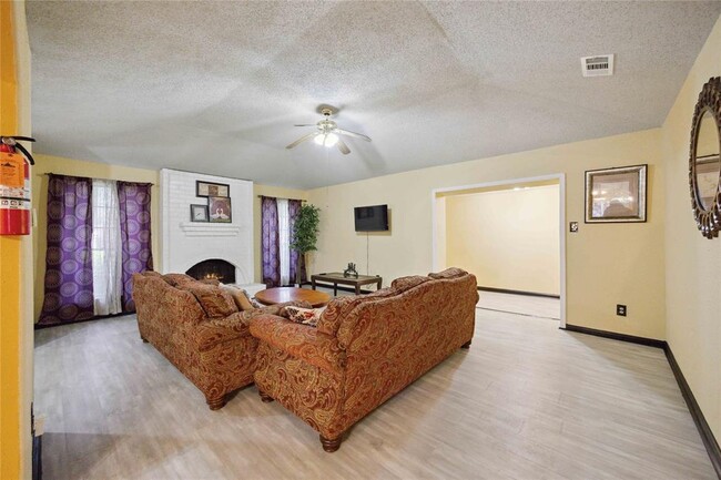 Building Photo - 16210 Delgado Dr