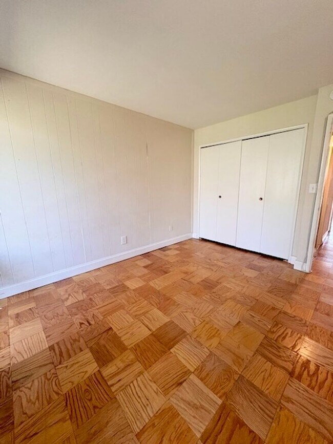 Building Photo - Remodeled 2 BR 1BA in Bethesda. Private front patio. Most utilities included.