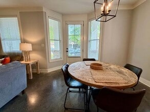 Building Photo - 306 W 6th St