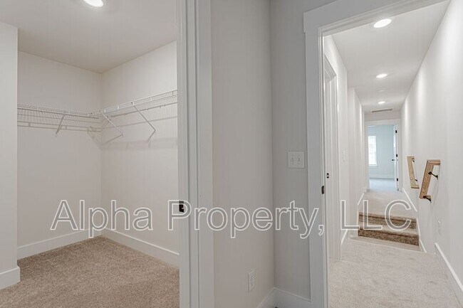 Building Photo - 1554 Shallons Ct