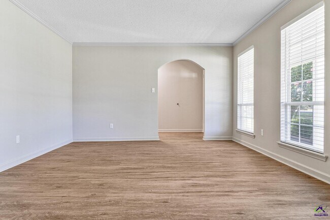 Building Photo - 106 N Hiley Ct