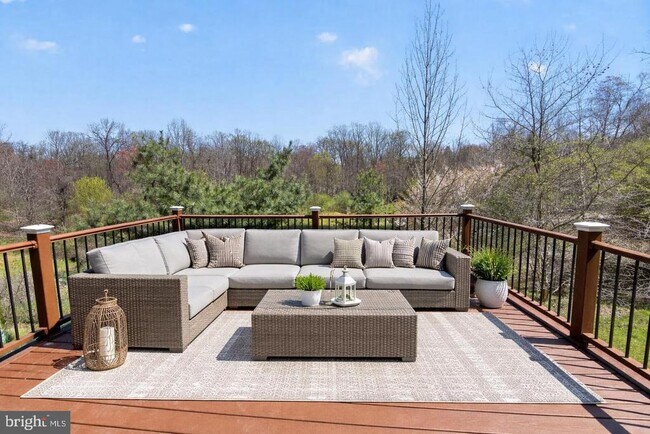 Building Photo - 208 Liberty Cir