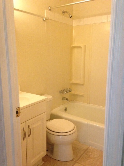 Building Photo - 5 BR / 2.5 BA Split Level in Early Settlers Landing Neighborhood!