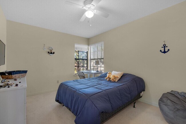 Building Photo - 407 Parkwood Pl