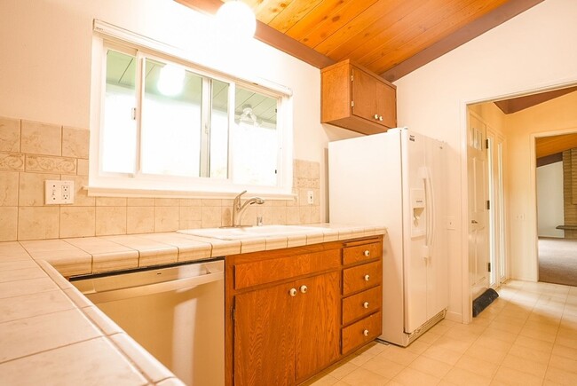 Building Photo - Charming 3-Bedroom Country House