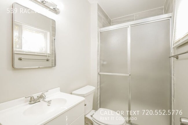 Building Photo - 539 Racine St