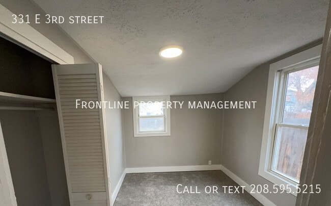 Building Photo - 331 E 3rd St