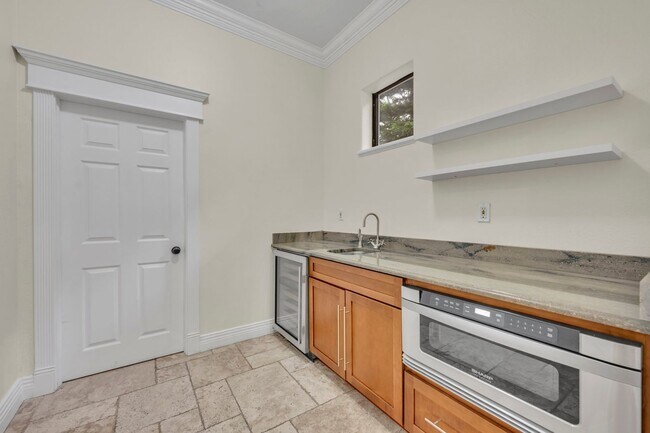 Building Photo - Gorgeous Winter Park Home
