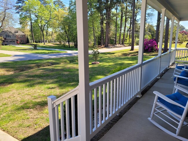 Building Photo - Beautiful & Spacious 4 bedroom, 2.5 bath h...
