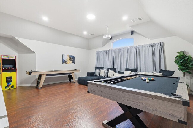 Building Photo - 4843 Golfside Dr