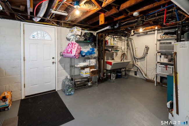 Building Photo - 191 Hobart Ave