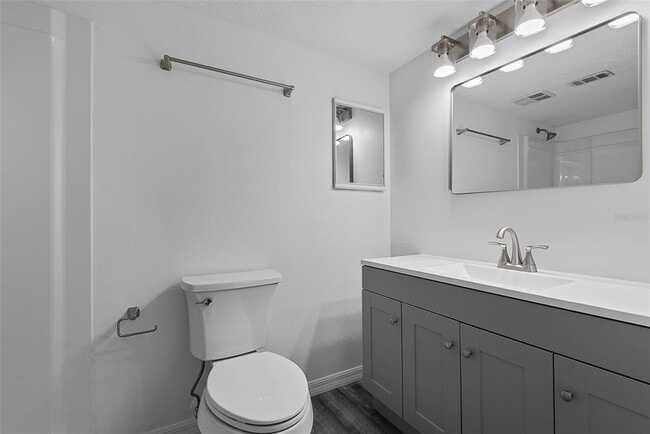 Building Photo - 60 Club House Dr