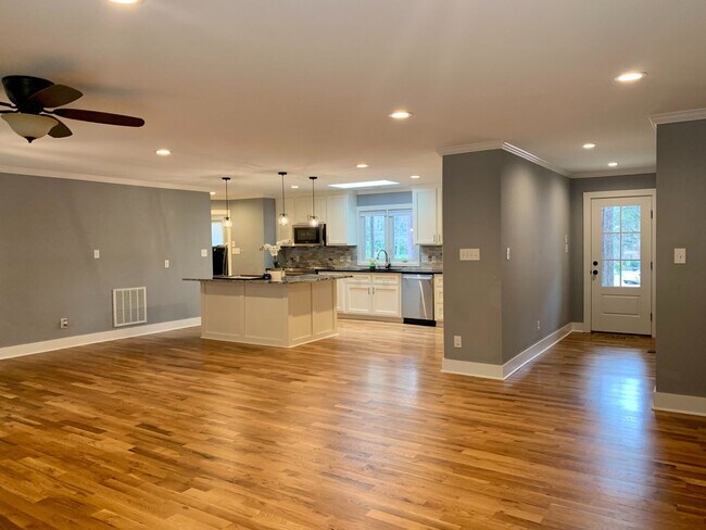 Building Photo - Charming Southern Pines Home on a Spacious...