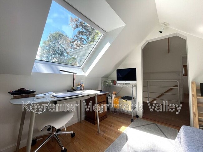 Building Photo - 44 River St