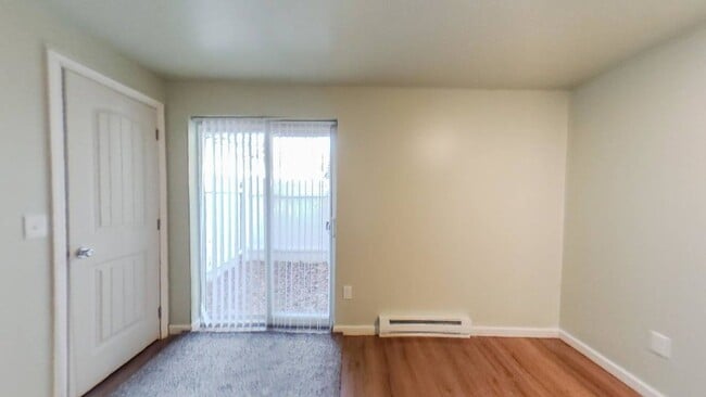 Building Photo - Updated Unit Northside