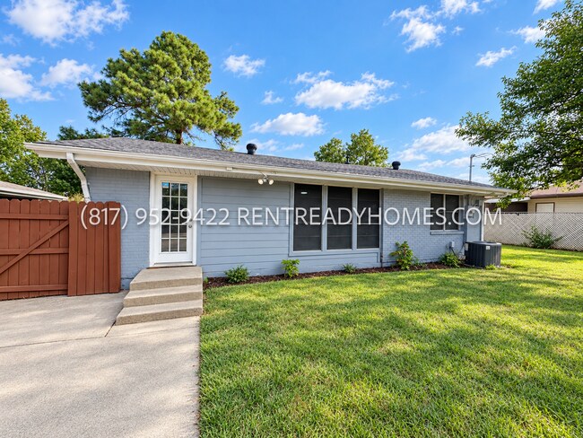 Building Photo - 1429 Bellaire Dr
