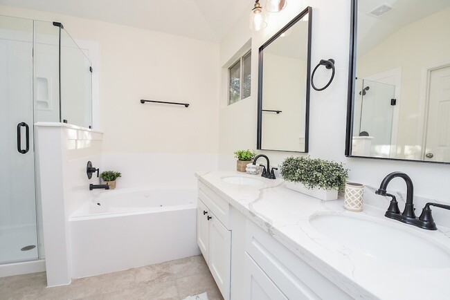 Building Photo - 134 N Magnolia Pond Pl